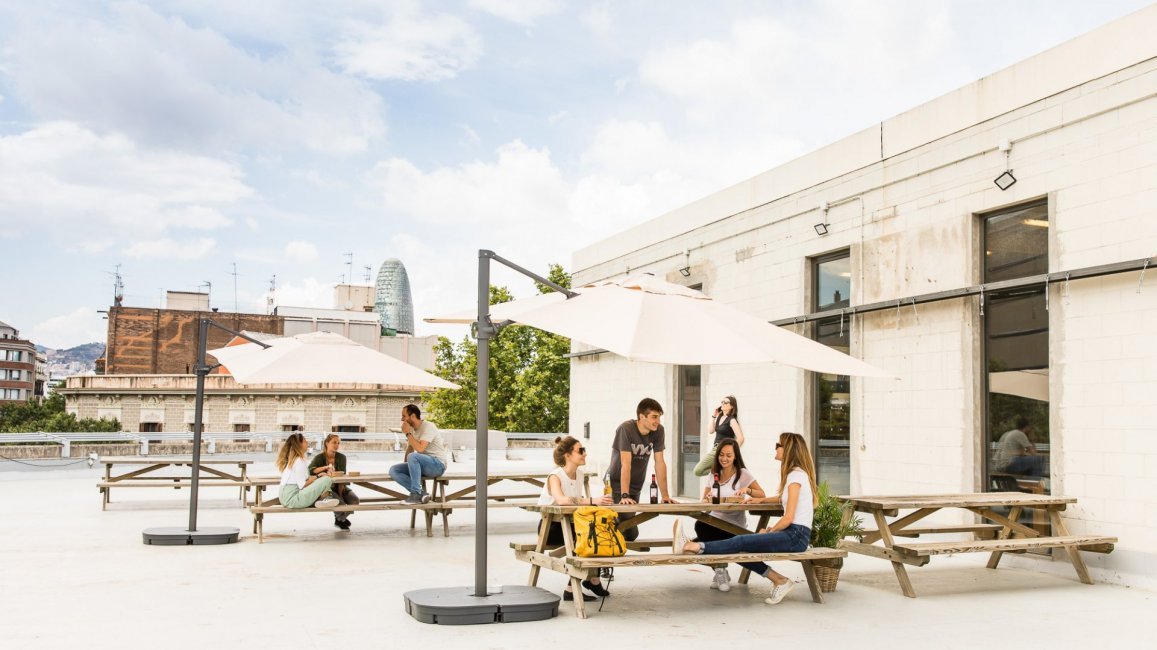 espacios coworking barcelona impact-hub-terraza