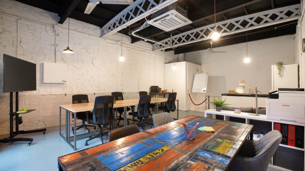 espacios coworking barcelona myhq mesa de trabajo