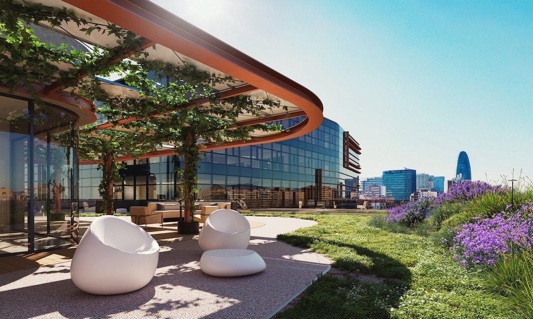 Terraza en la azotea de una oficina moderna como ejemplo de diseño centrado en el bienestar del empleado y la retención de talento.